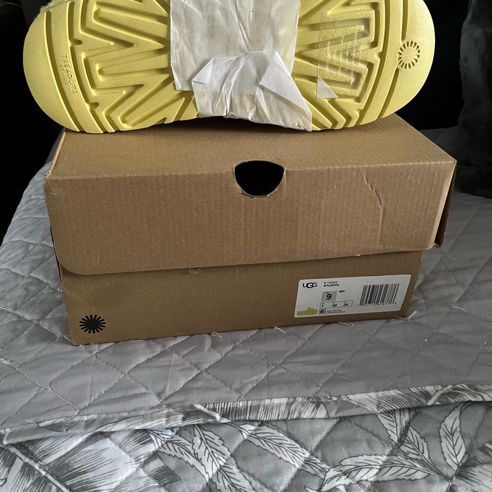 Uggs fluffy yeah yellow slippers size 9